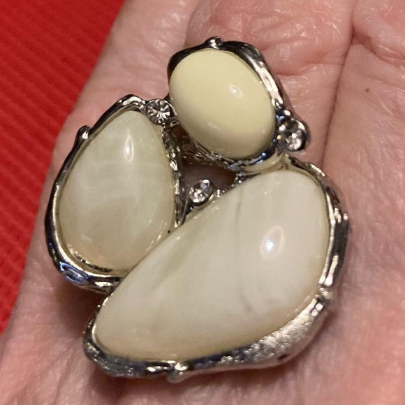 Silver Tone Ring With White Agate And Rhinestones - Picture 2 of 5